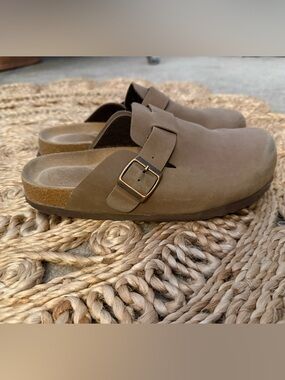 Cushionaire Brown Buckle Slip-On Clog Mule Size 7.5